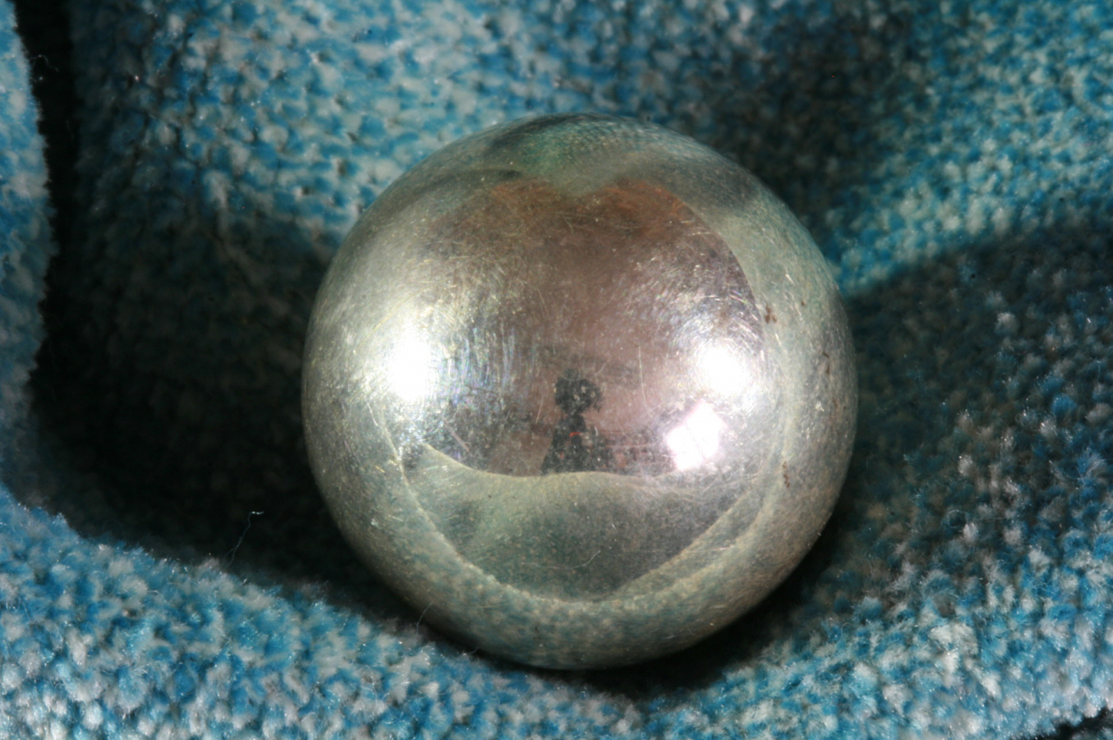 Colgante esfera cascabel. Bola plata.