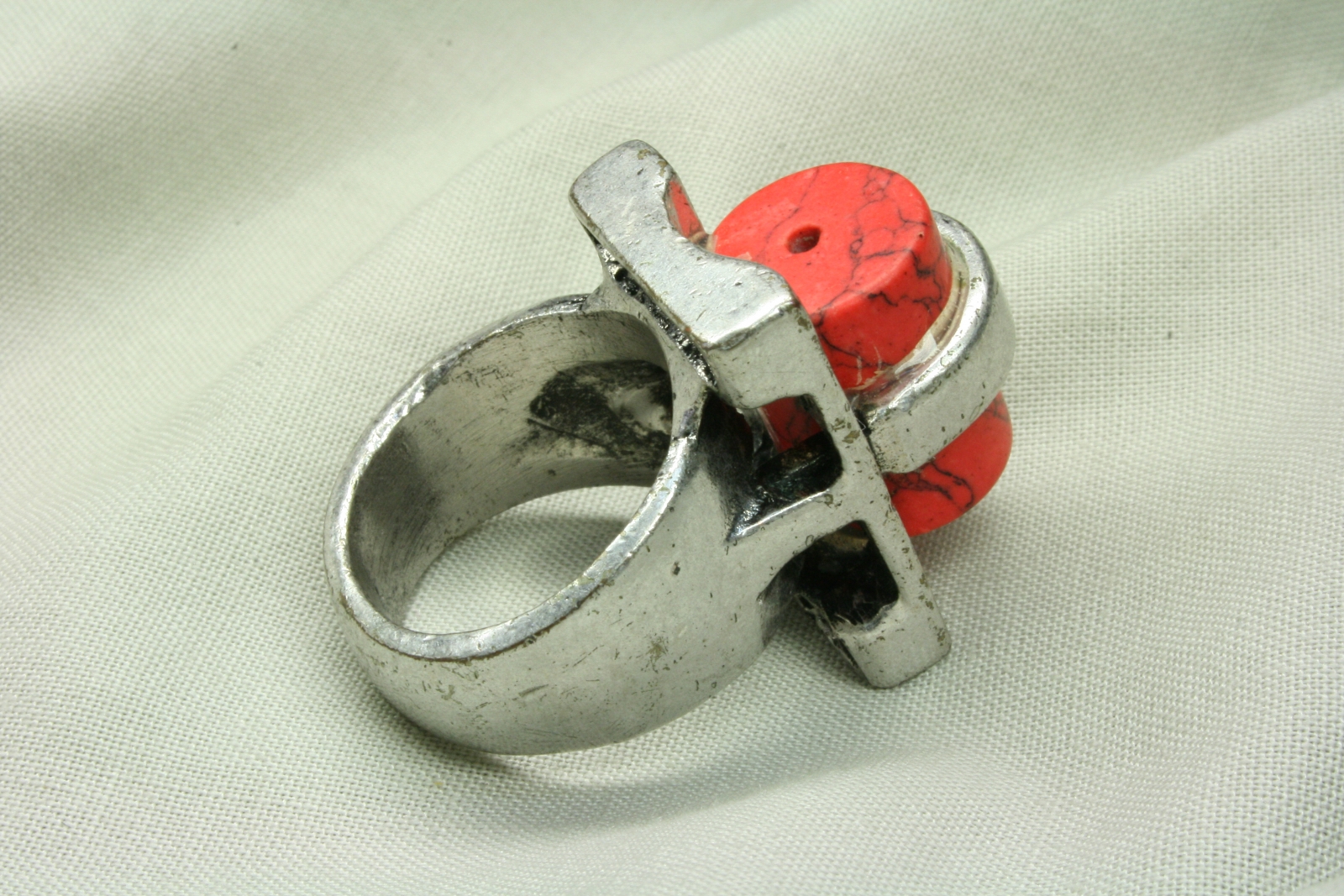 Antiguedades de anillo de metal hecho a mano