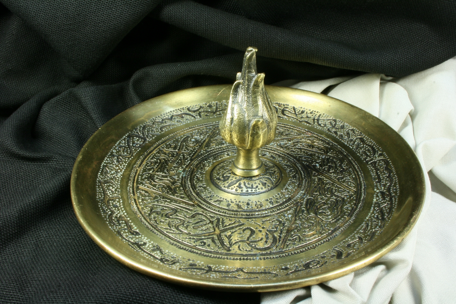 Antiques of arabian dish flame dish for prayers