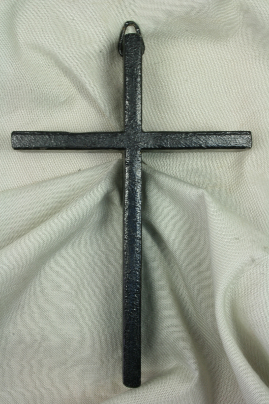 Cruz de hierro negra pintada. S.XX. 