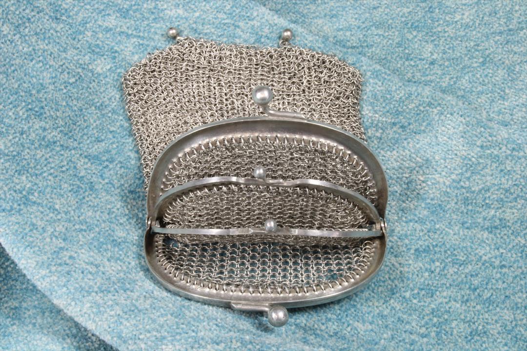 BOLSO PEQUEÑO MALLA DE PLATA. S. XX. (t)