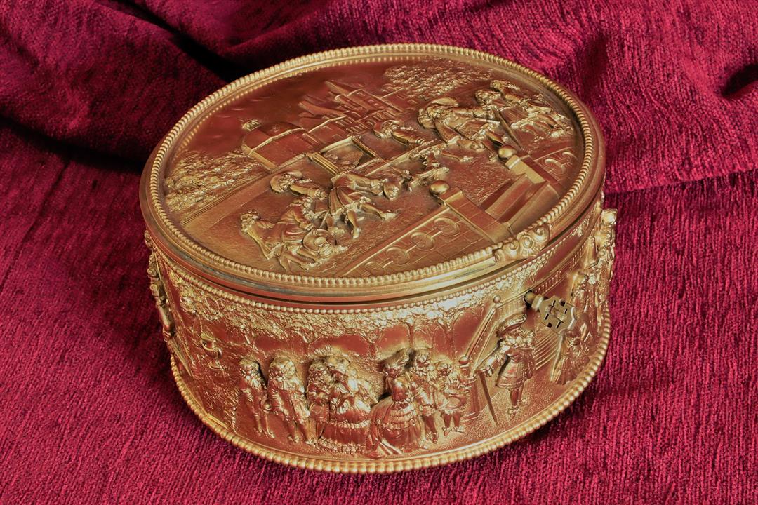 Antiques of empire jewellery box mercury gilt with key