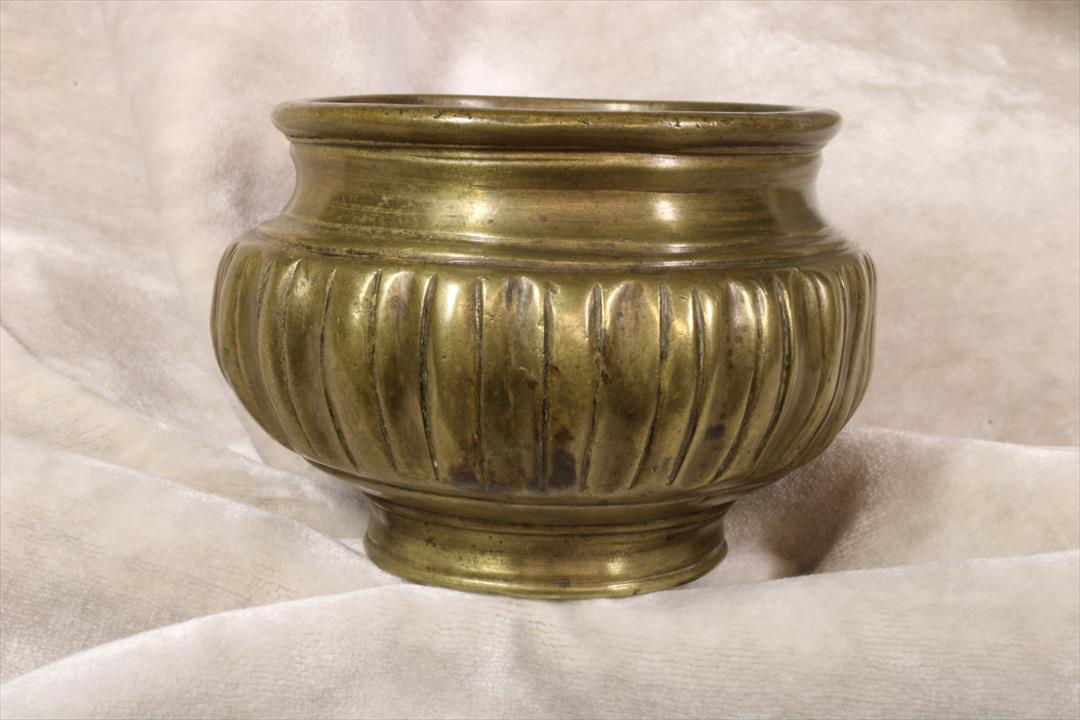 Antiques of hindu bowl bronze lobulated