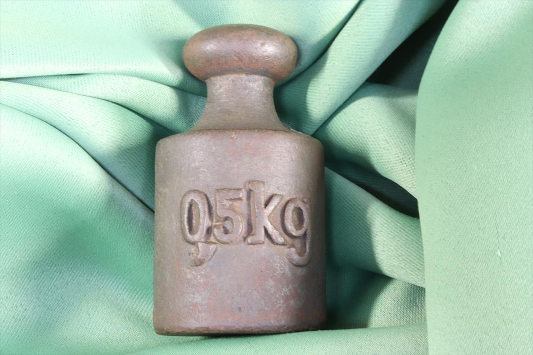 Antiques of iron weight kg stamp with double contrast