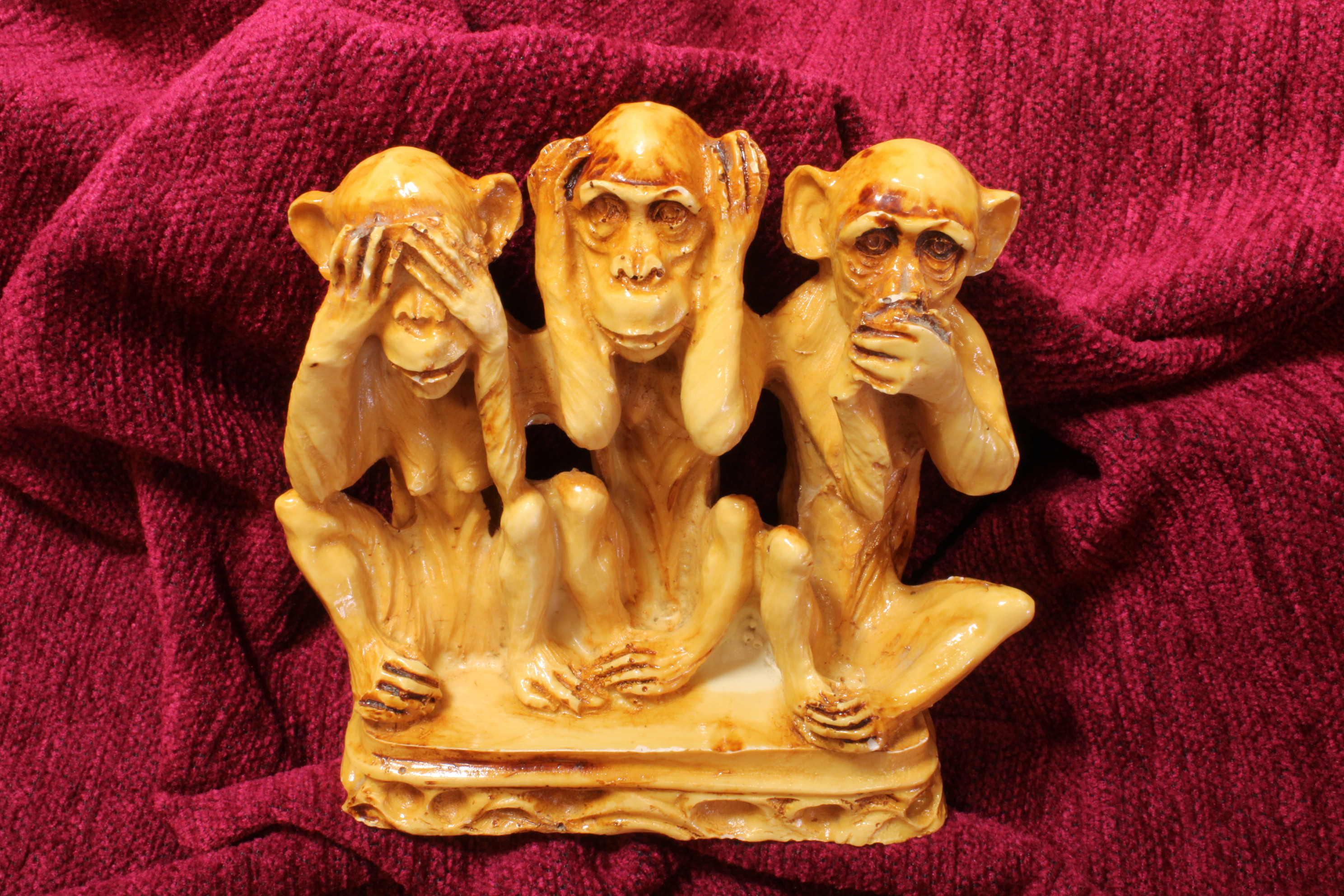 Antiques of large sculpture three wise monkeys resin