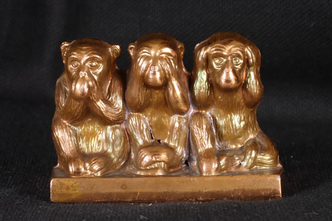 Antiques of sculpture three wise monkeys copper plated zamak