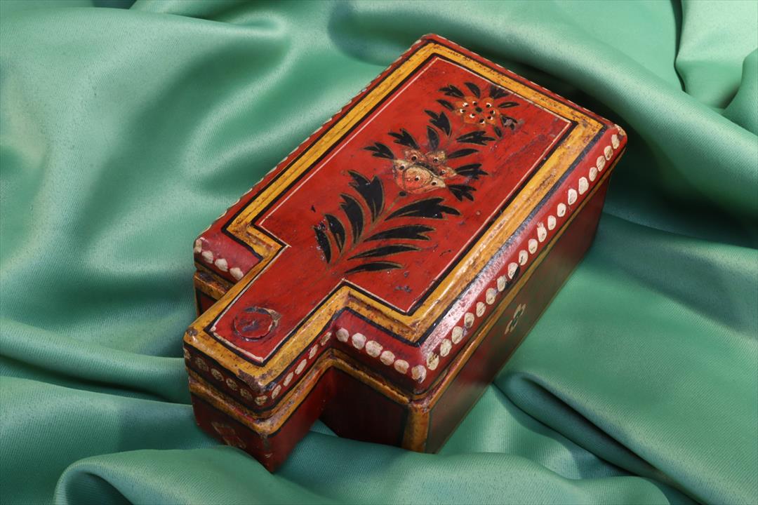 Antiques of wooden spice box hand painted