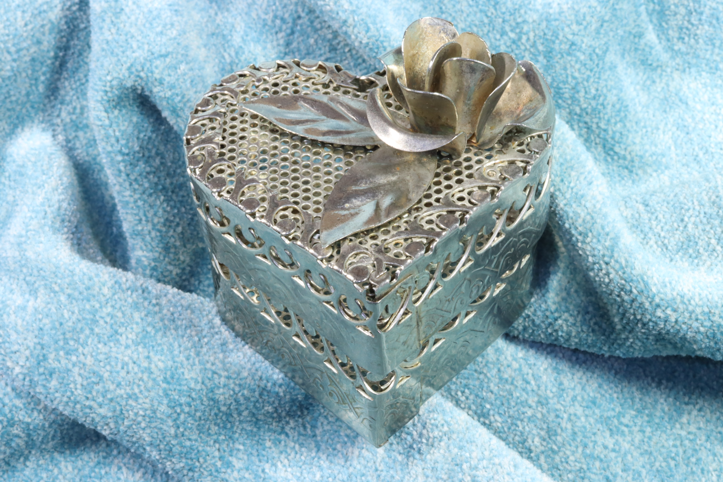 Antiques of box filigree heart with rose