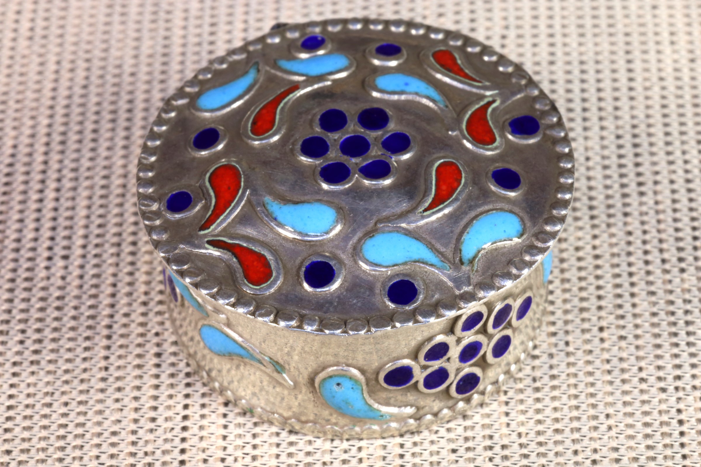 Antiques of round silver box cloisonne enamel pill box