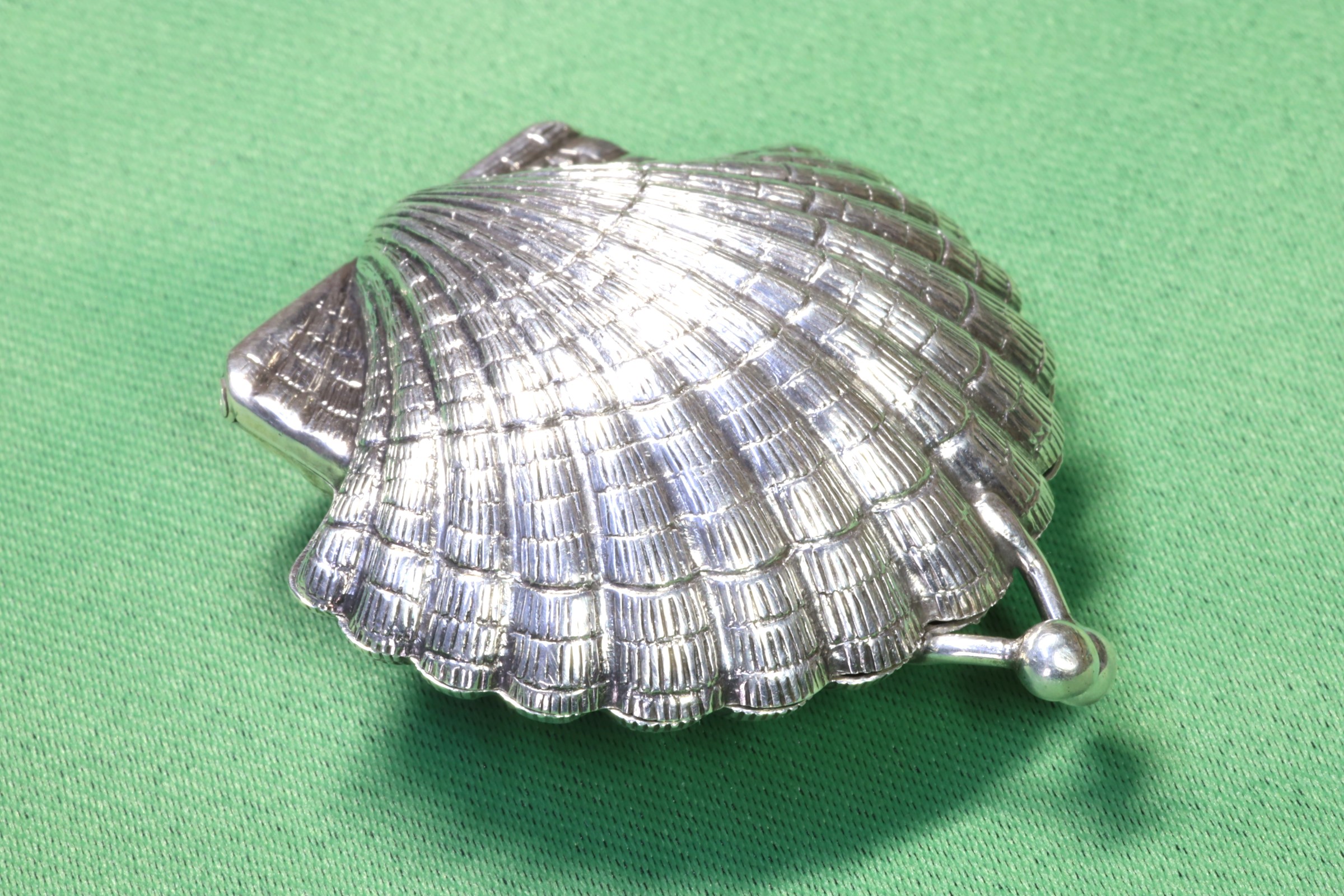 Antiques of silver scallop box pill box th century