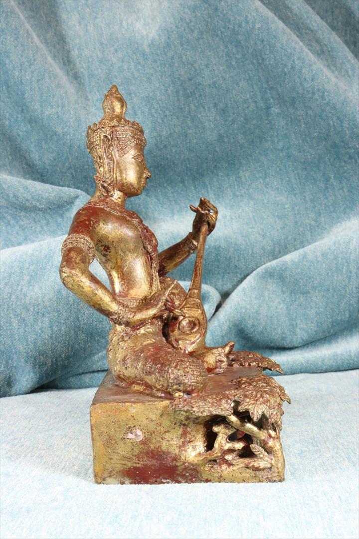 ESCULTURA PEQUEÑA SARASVATI. TANPURA. BIRMANIA. (t)