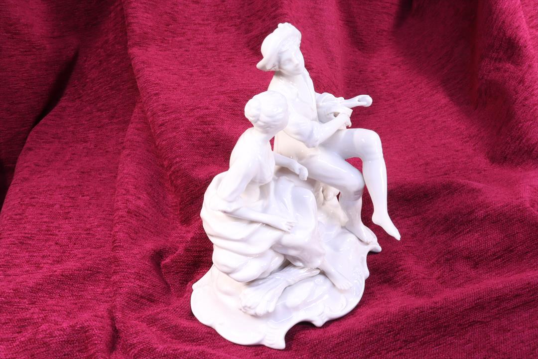 ESCULTURA PORCELANA. PAREJA DE CAMPESINOS. (t)