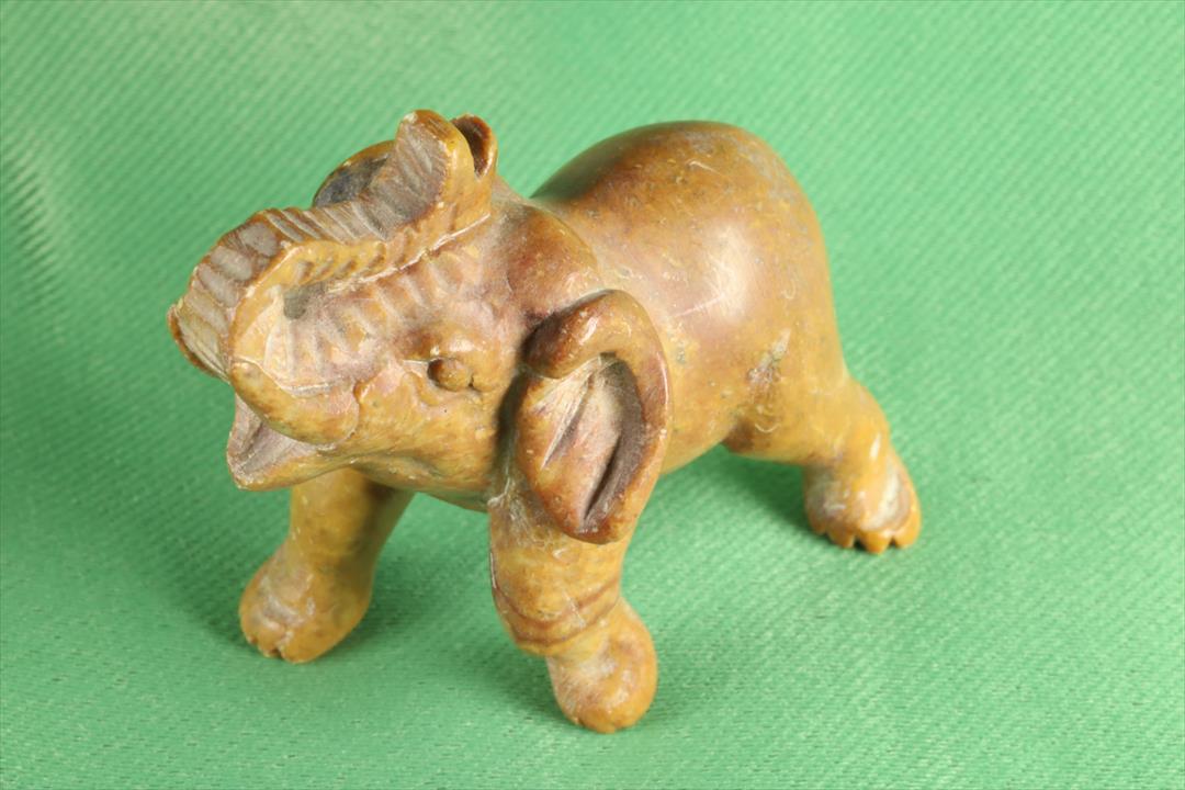 FIGURA ELEFANTE MINIATURA. PIEDRA DURA MARRÓN. (t)