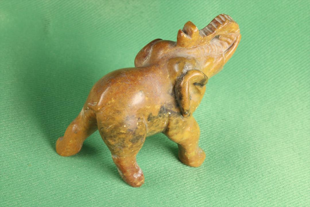 FIGURA ELEFANTE MINIATURA. PIEDRA DURA MARRÓN. (t)