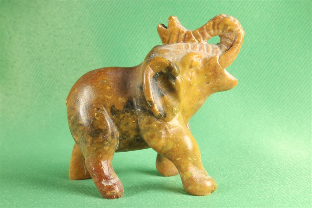 FIGURA ELEFANTE MINIATURA. PIEDRA DURA MARRÓN. (t)