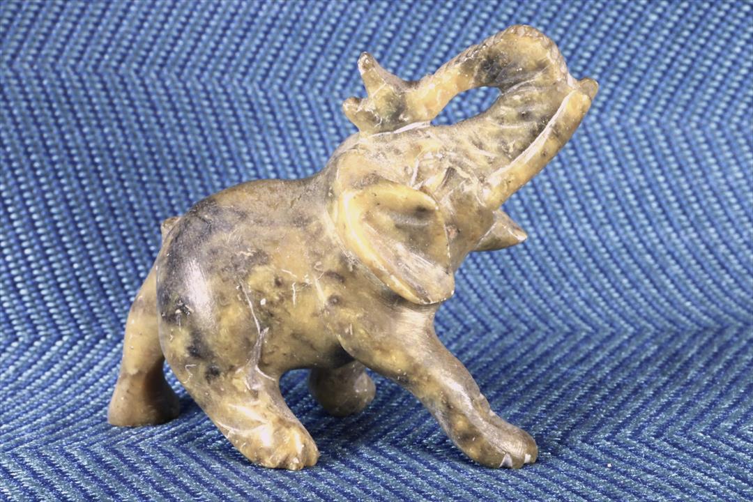 FIGURA ELEFANTE MINIATURA. PIEDRA DURA. TROMPA HACIA ARRIBA. (t)