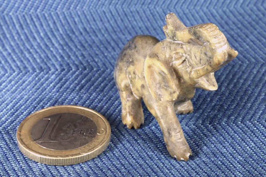 FIGURA ELEFANTE MINIATURA. PIEDRA DURA. TROMPA HACIA ARRIBA. (t)