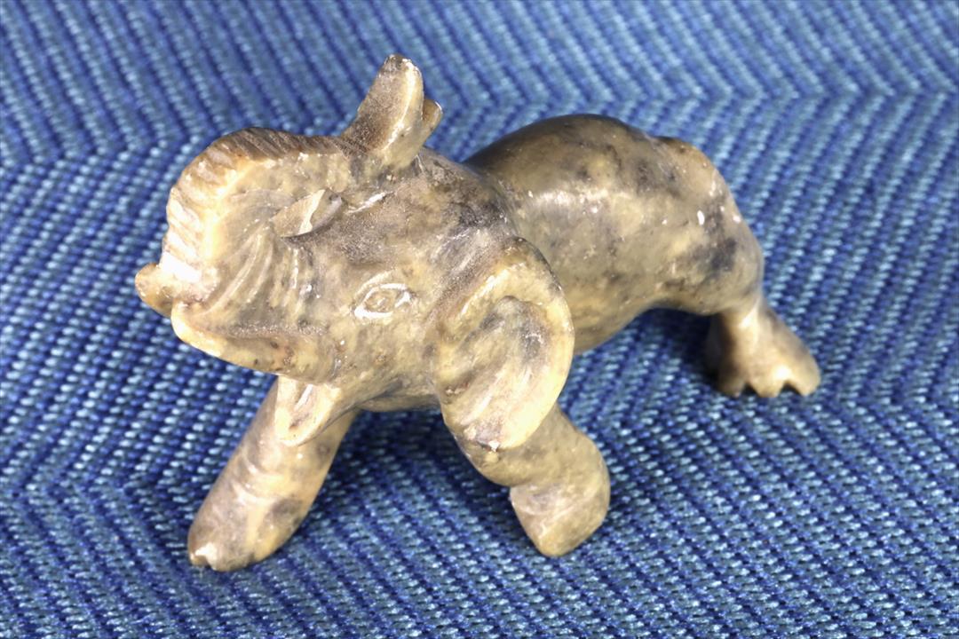 FIGURA ELEFANTE MINIATURA. PIEDRA DURA. TROMPA HACIA ARRIBA. (t)