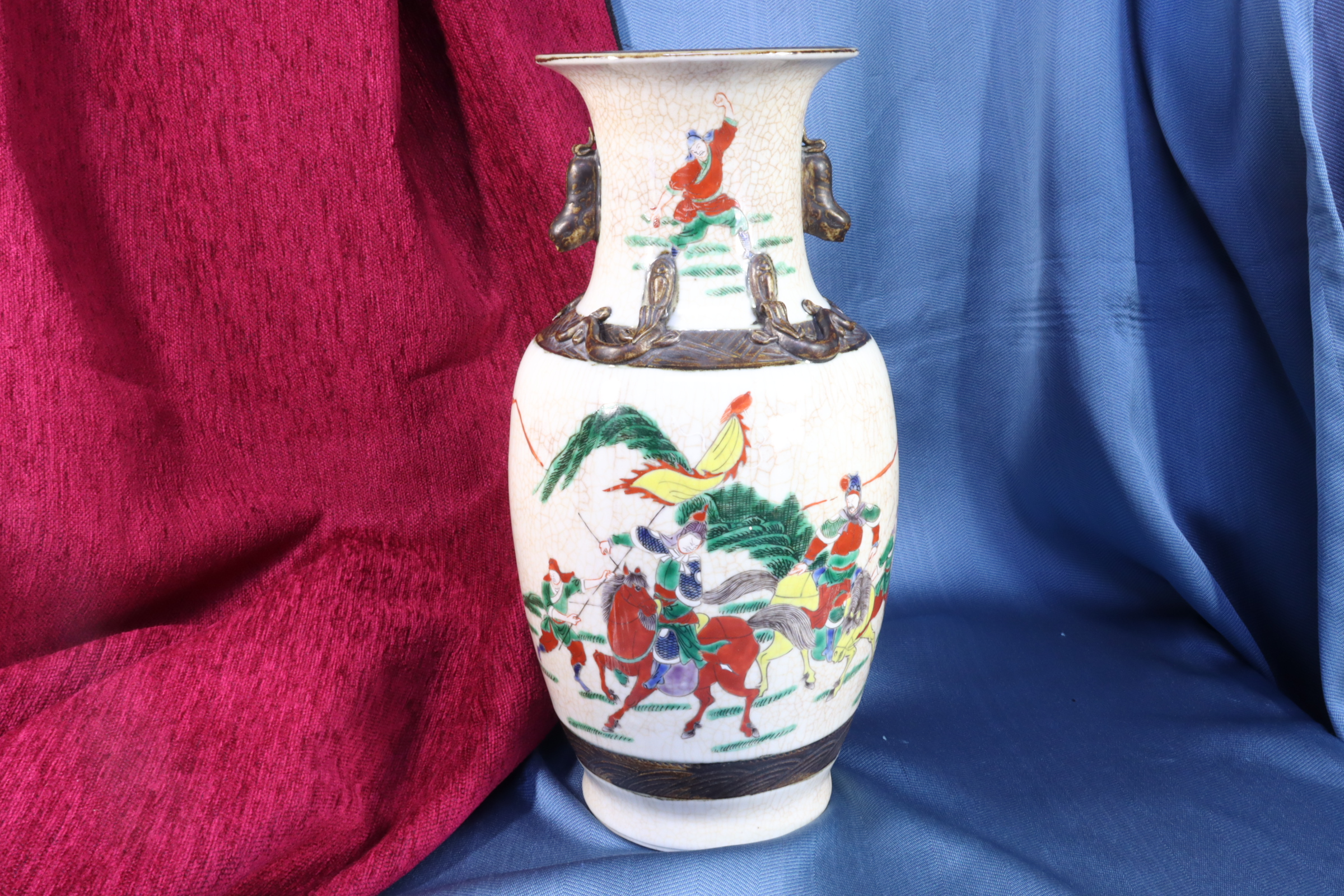 Antiques of chinese vase with handles hand painted warriors