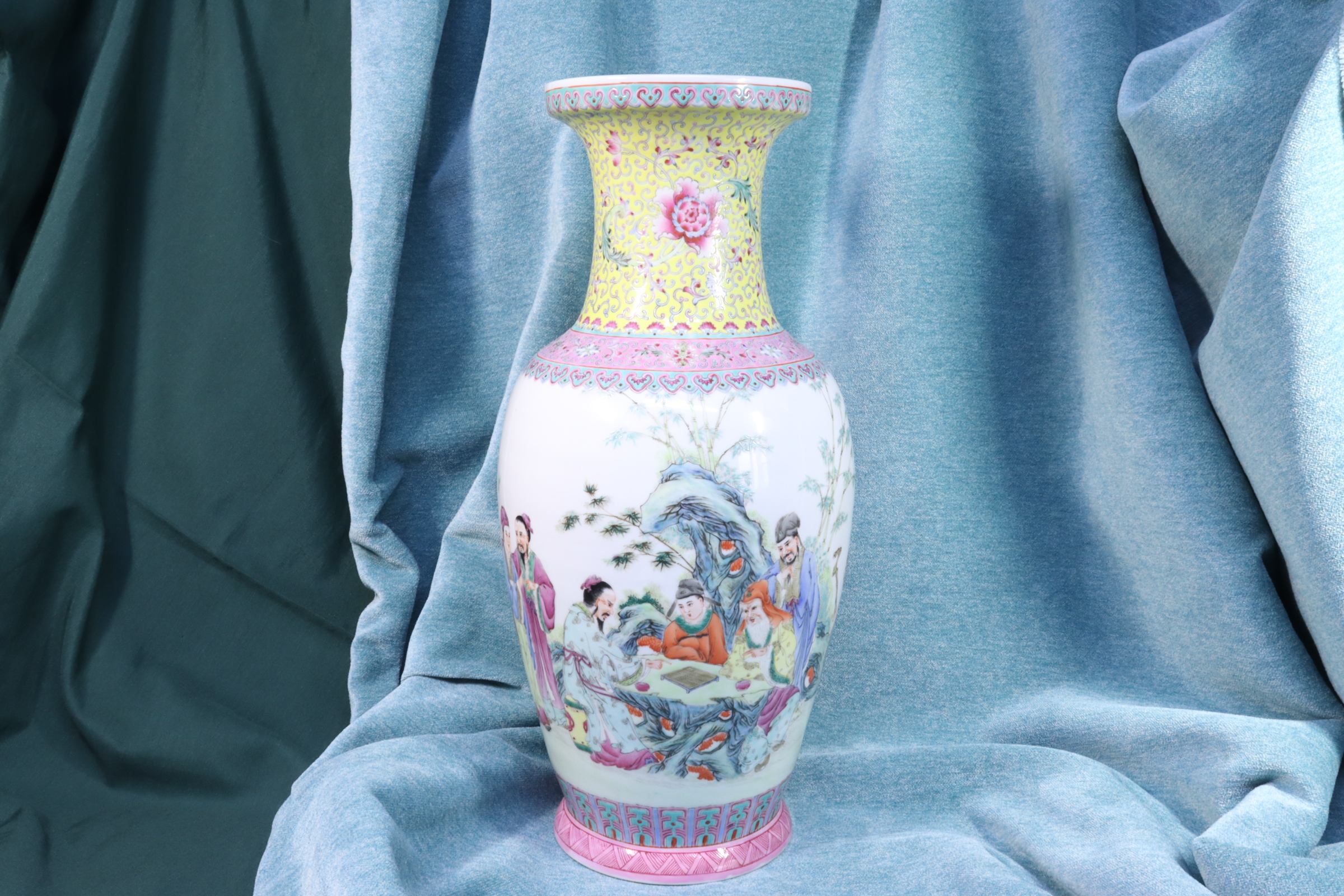 Antiques of large enamelled chinese vase pink family seal