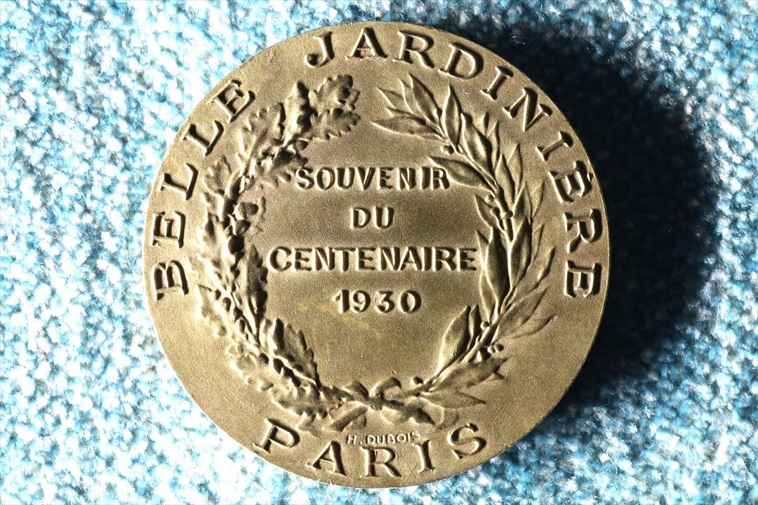 MEDALLA BELLE JARDINIERE. SOUVENIR. J.C. CHAPLAIN. FIRMADA. 1930 (t)