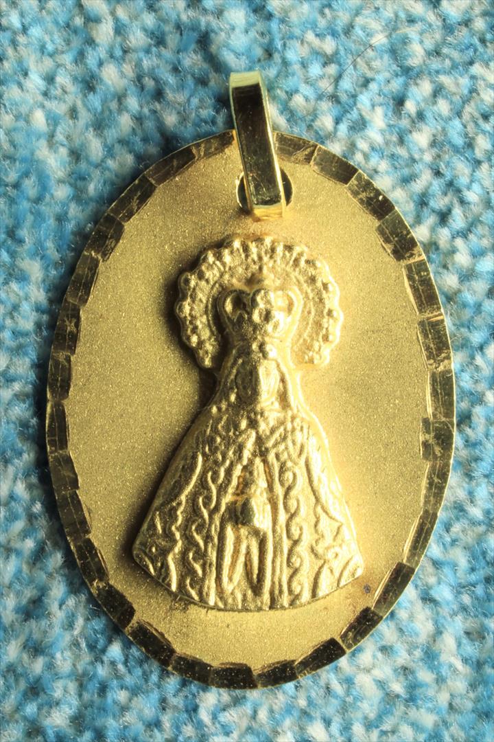 Antiguedades de medalla de oro de la virgen religion