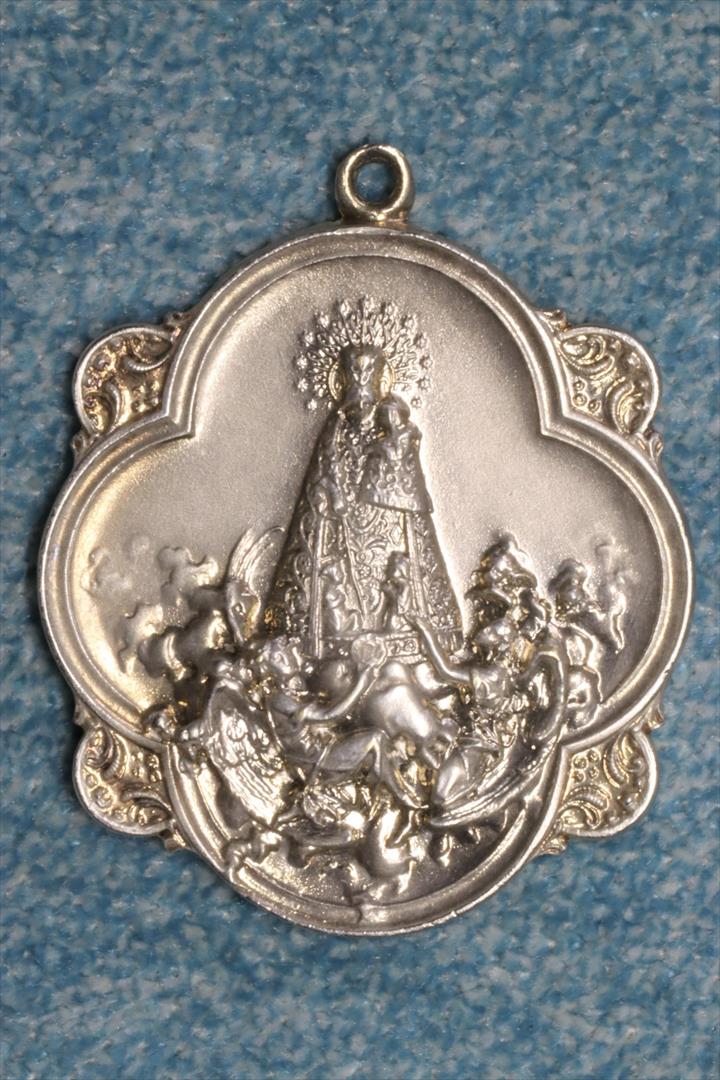 Antiguedades de medalla virgen de los desamparados laton