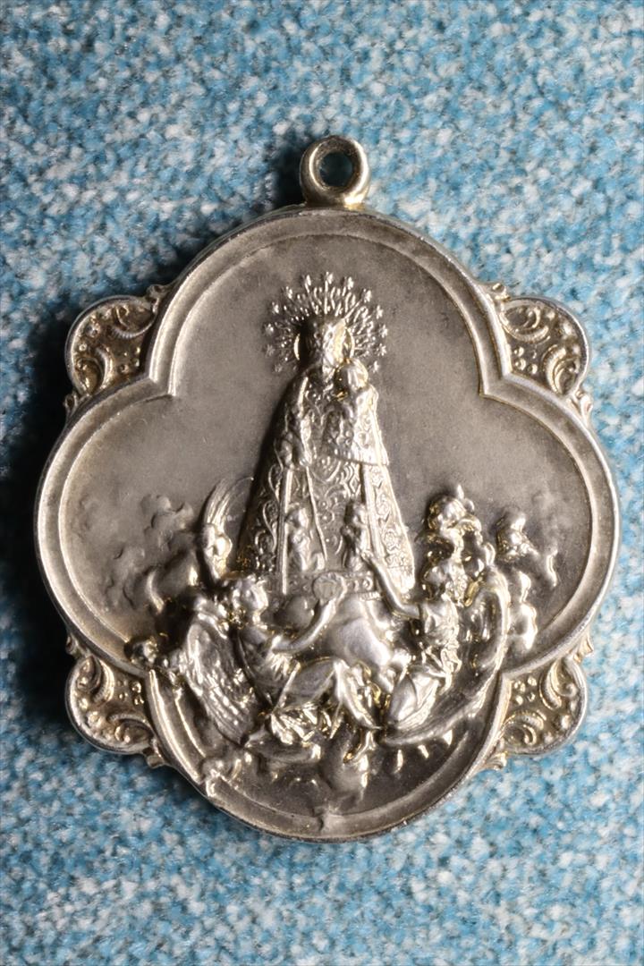 MEDALLA VIRGEN DE LOS DESAMPARADOS. LATÓN. S.XX (t)