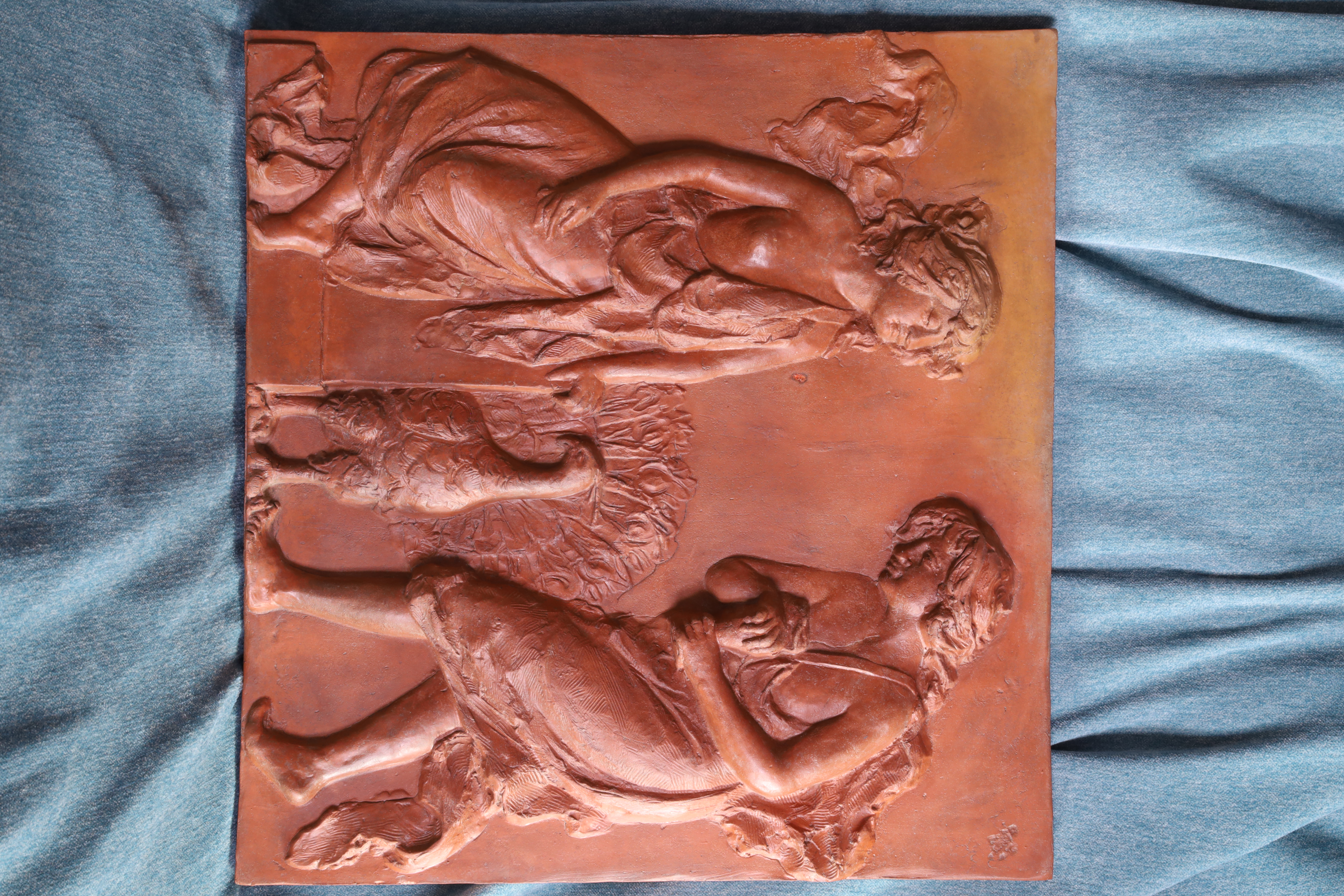 PLACA DE TERRACOTA. ALTORRELIEVE BODA ZEUS CON HERA. 