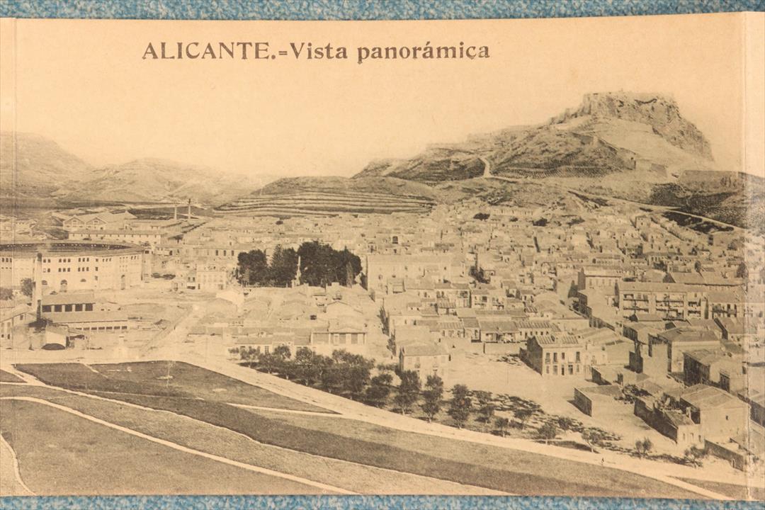 POSTAL CUÁDRUPLE ALICANTE. VISTA PANORÁMICA. (t)