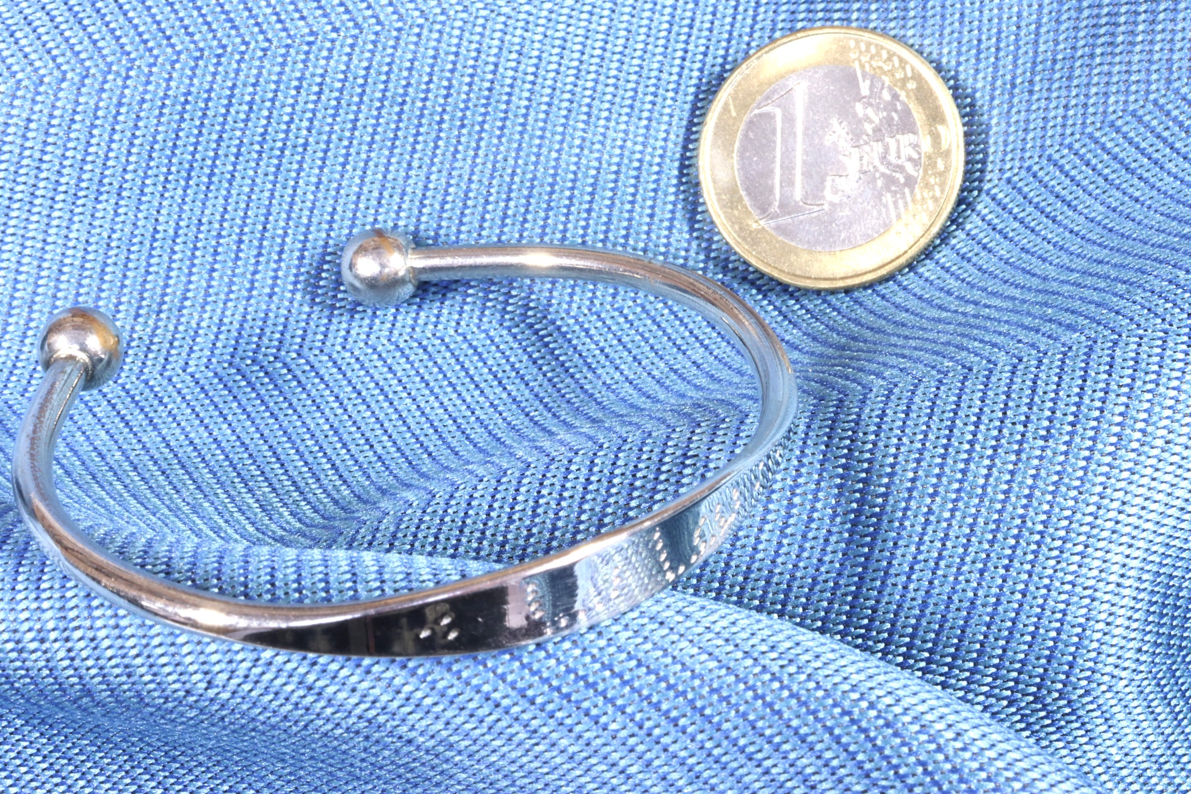 PULSERA DE PLATA. ABIERTA CON BOLAS.